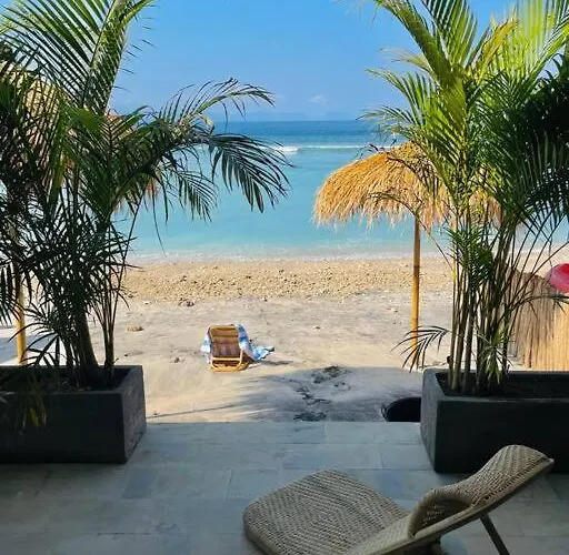 La Classique Beachfront Nusa Penida Ferienhaus *